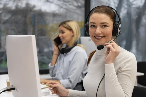 Umfassender technischer Support für Privatpersonen und Unternehmen, von der Computereinrichtung bis hin zu Fehlerbehebung und Wartung.